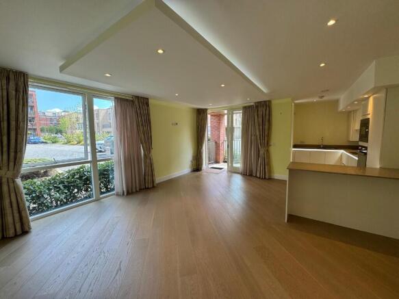 2 bed Flat to rent Image 6