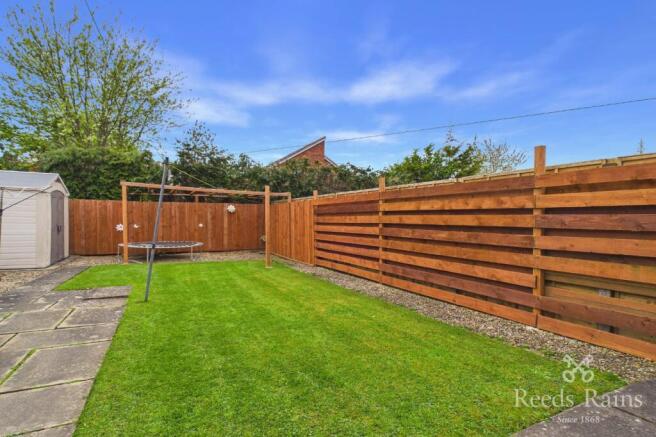 4 bed Bungalow for sale Image 9