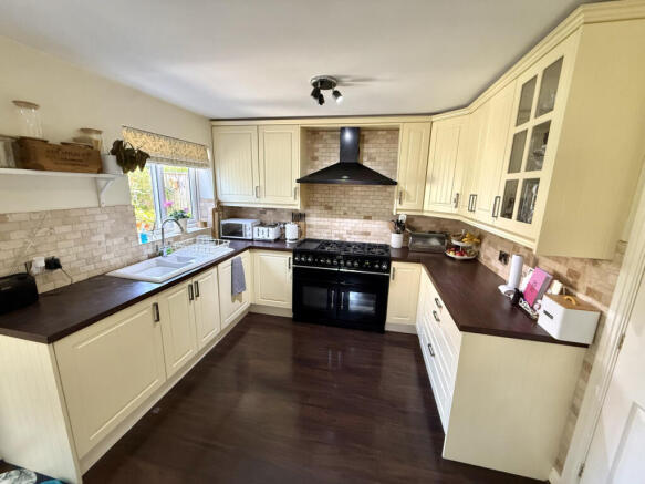 3 bed Detached for sale Image 4