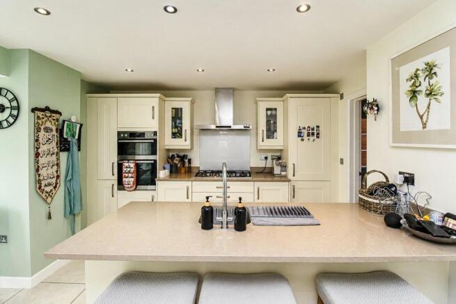 OPEN PLAN KITCHEN/DINING ROOM