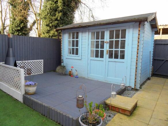 GARDEN & SUMMERHOUSE