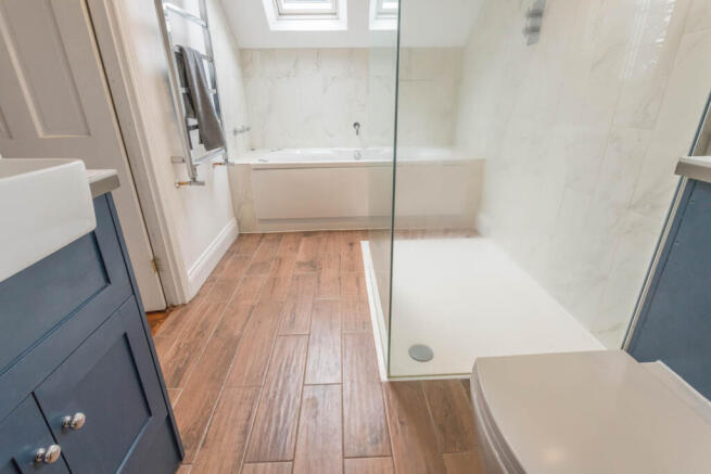 En-Suite Bath/Shower Room