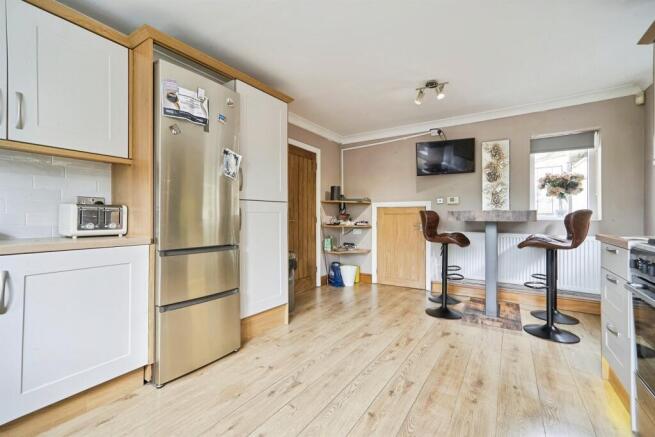 4 bed Detached for sale Image 10