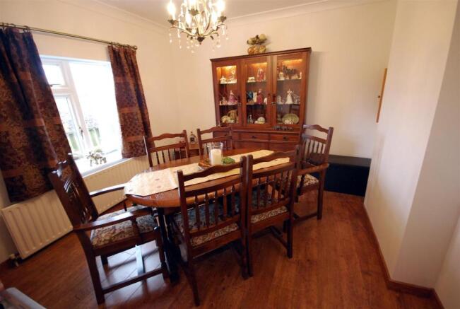 DINING ROOM: