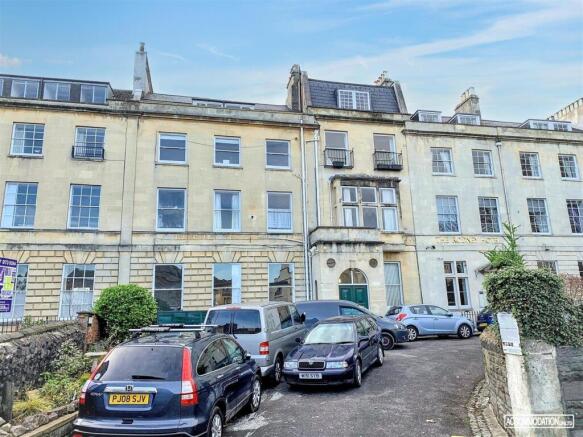 Attractive period terrace with off¿street parki...