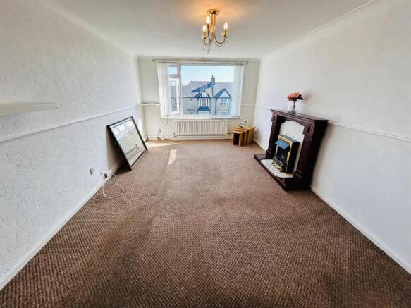 WhatsApp Image 2025-03-19 at 22.52.04 (3).jpeg