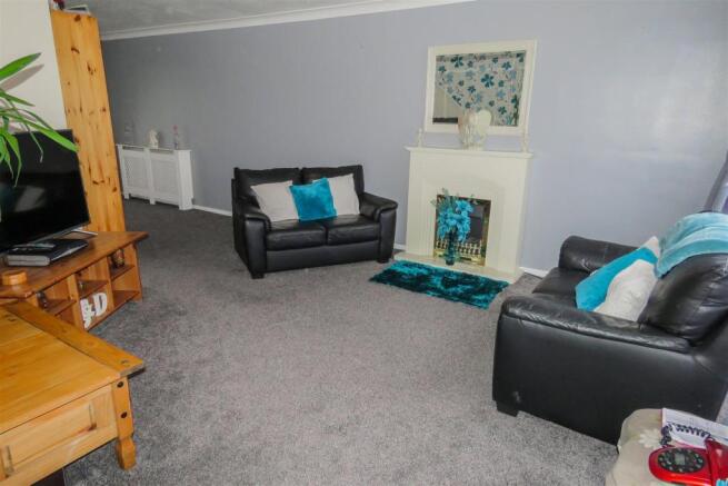 Lounge 1.JPG
