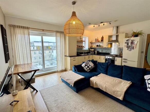 32 Astor Court Lounge