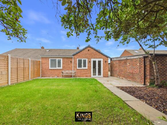 4 bed Semi-Detached Bungalow for sale Image 4