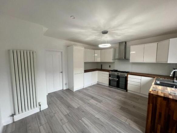 2 bed House to rent Image 4