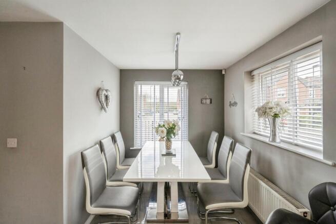 3 bed Semi-Detached for sale Image 8