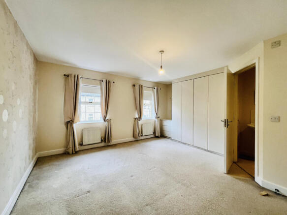 4 bed Town House for sale Image 11