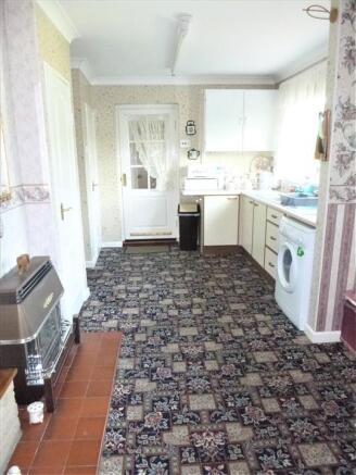 KITCHEN/ DINING ROOM