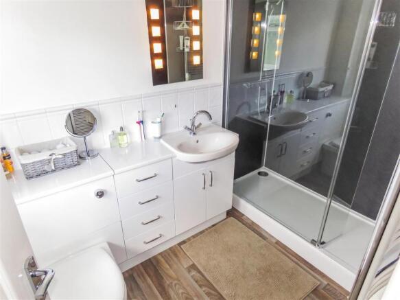EN-SUITE TO MASTER