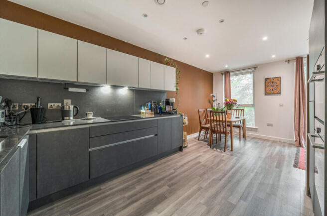 1372043-14-68f9f6...