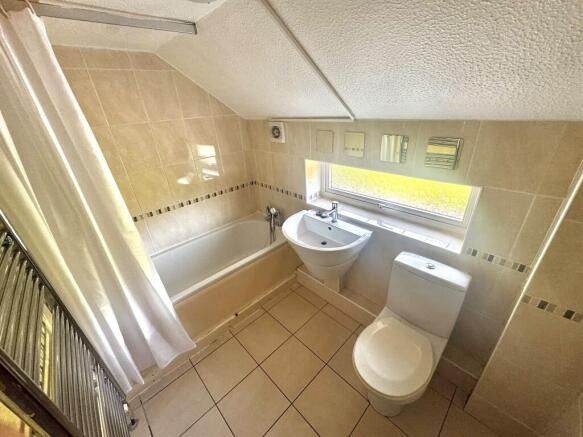 3 bed Town House to rent Image 12