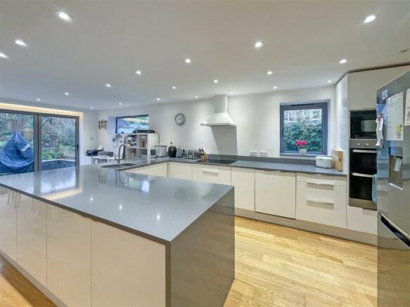 Kitchen3.jpg