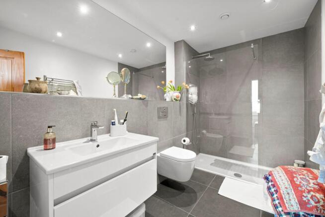 3 bed Flat for sale Image 6