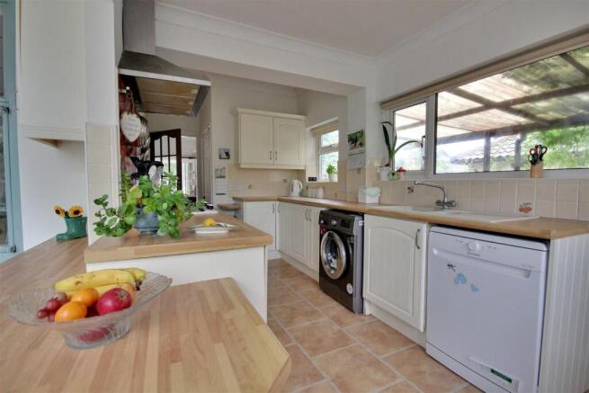 3 bed Semi-Detached for sale Image 9