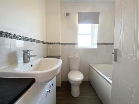 3 bed Semi-Detached to rent Image 10