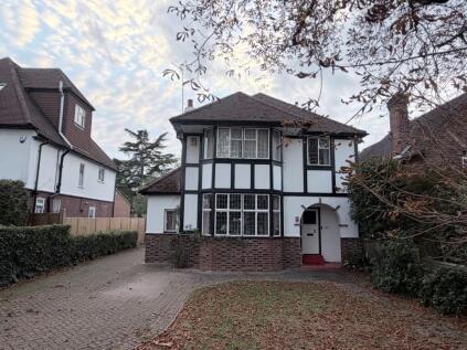 135 The Avenue, Sunbury-on-Thames, Middlesex, TW16 5EQ