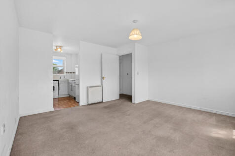 Huskinson Drive, off Barrs Court Road, Hereford, HR!