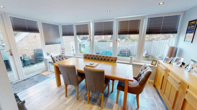OPEN PLAN KITCHEN/DINING ROOM