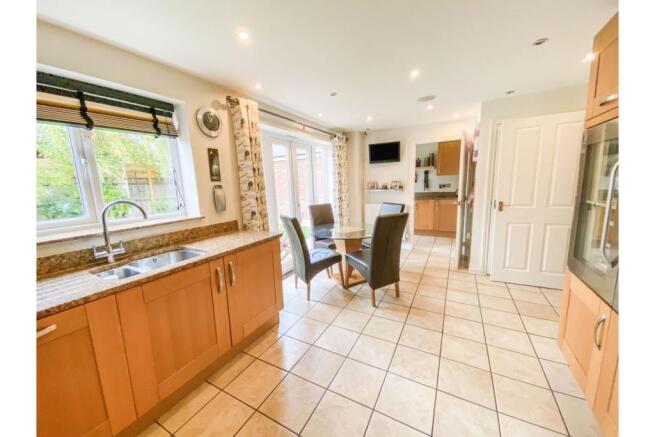 Kitchen/Breakfast