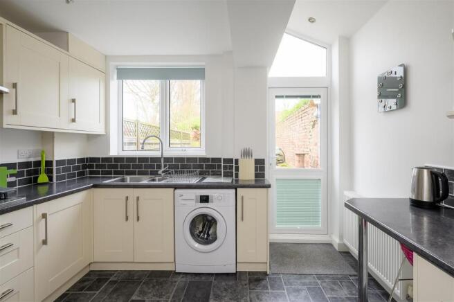 2 bed Semi-Detached for sale Image 9
