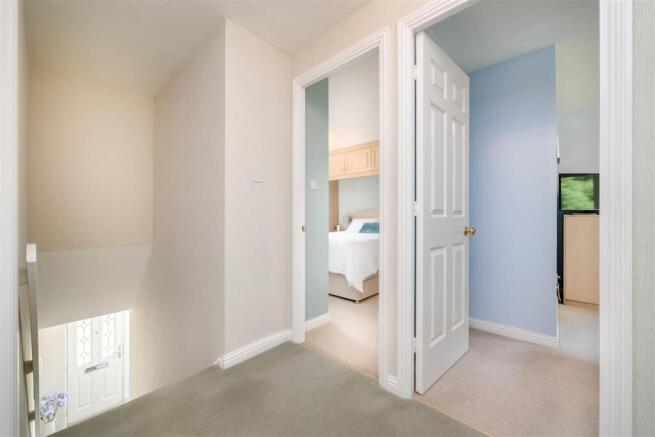 4 bed House for sale Image 12