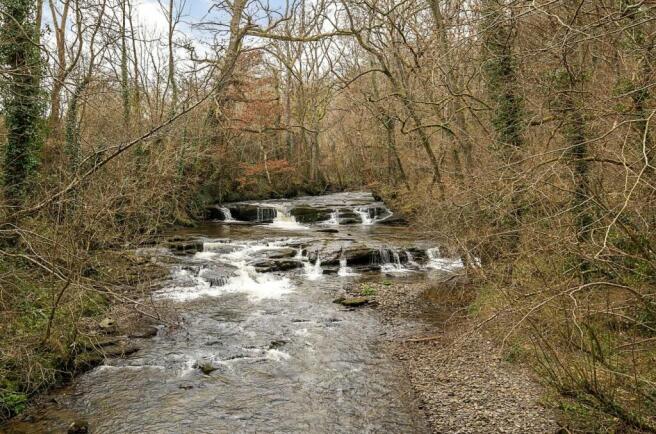 Nearby Waterfalls