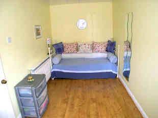 SITTING ROOM / BEDROOM