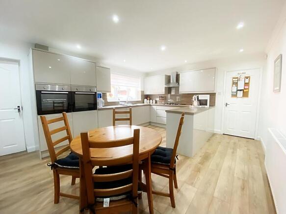 Breakfasting Kitchen