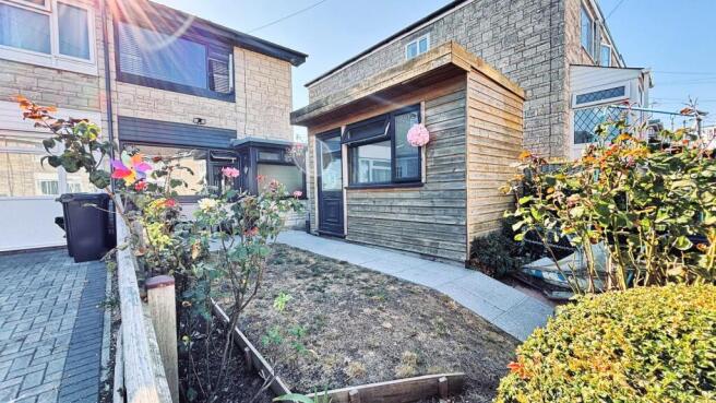 Front garden 2