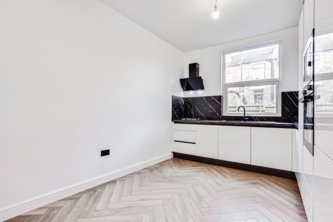3 bed Terraced for sale Image 5