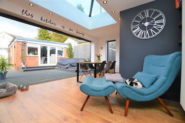 open plan dining/kitchen