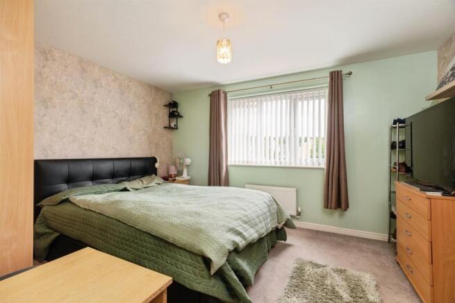 4 bed Detached for sale Image 10