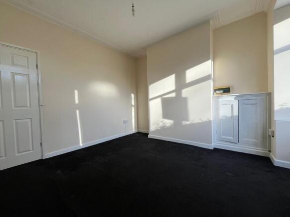 FRONT LOUNGE