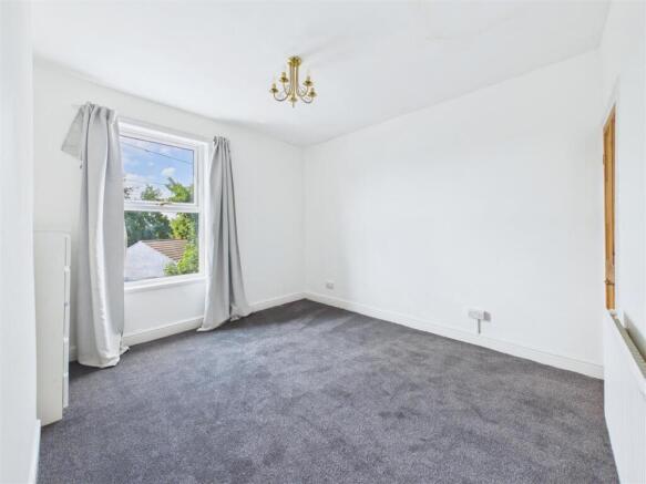3 bed Terraced to rent Image 9