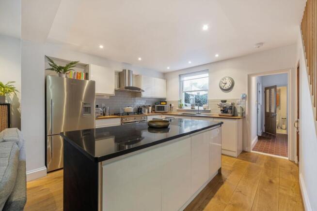 Kitchen/Dining Room (3)