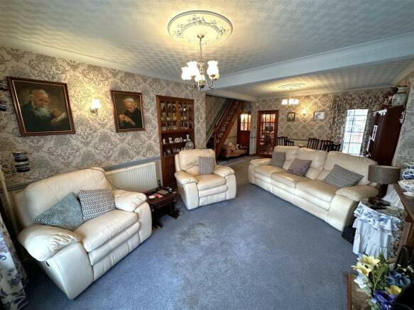 Large Living Space 779