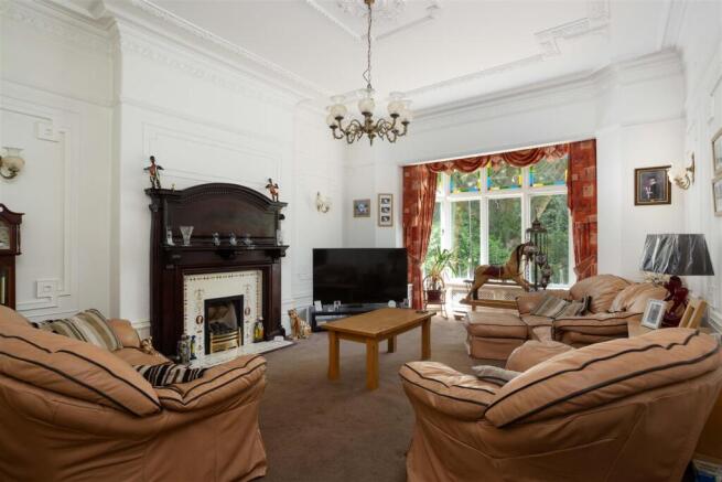 6 bed Detached for sale Image 4