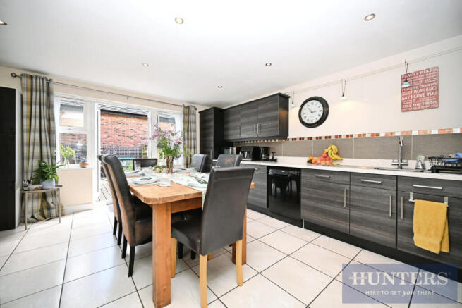 4 bed Semi-Detached for sale Image 6