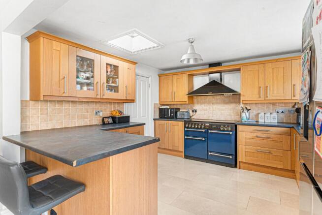 5 bed Semi-Detached for sale Image 7