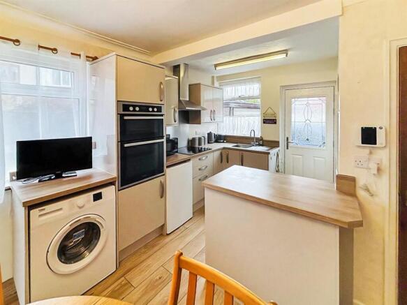 Fitted Dining Kitchen: