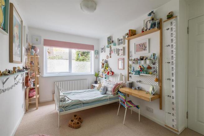 Ashdon Close, IG8