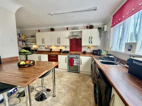 Fitted Breakfast Kitchen: