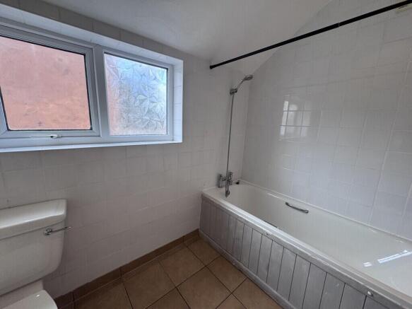 2 bed Apartment to rent Image 5