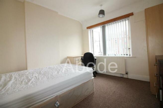 3 bed House to rent Image 5