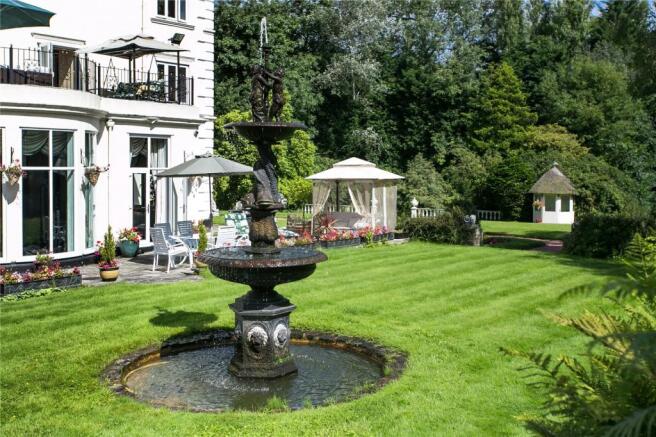Feature Fountain